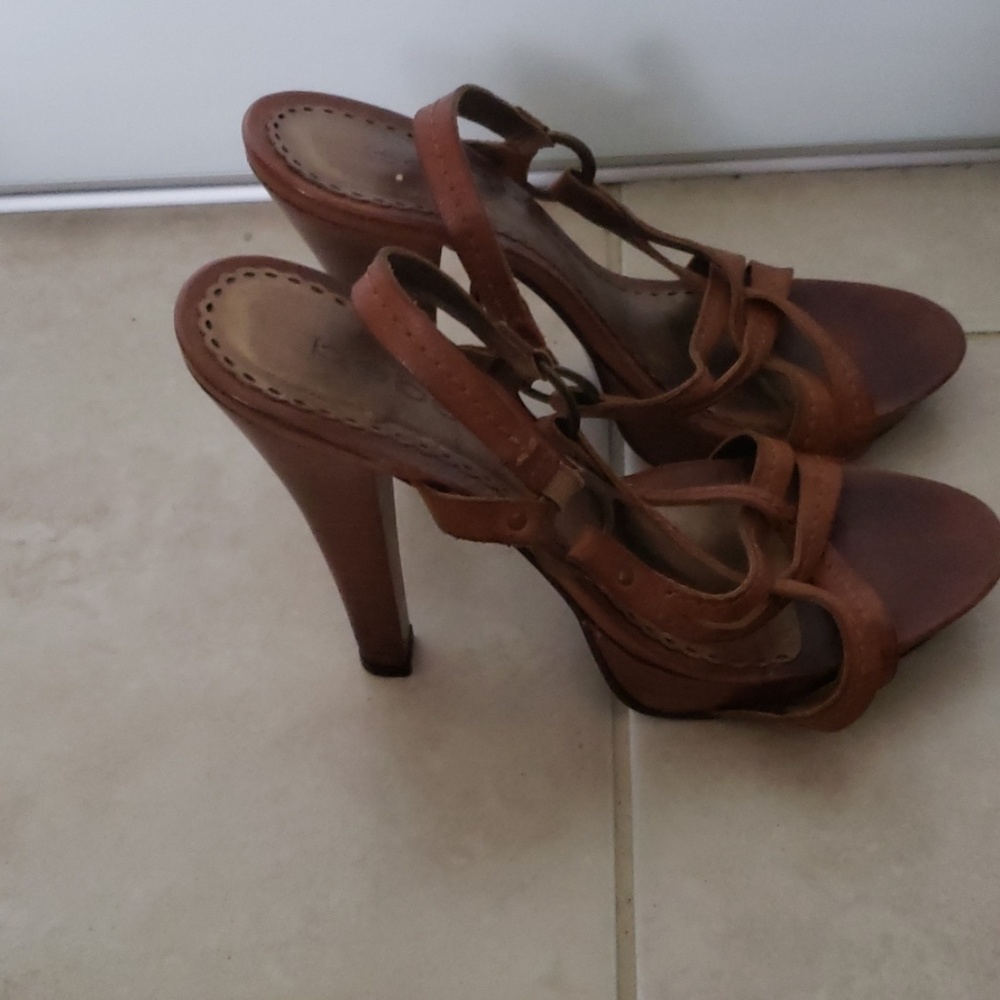Sandals - Picture 2 of 4